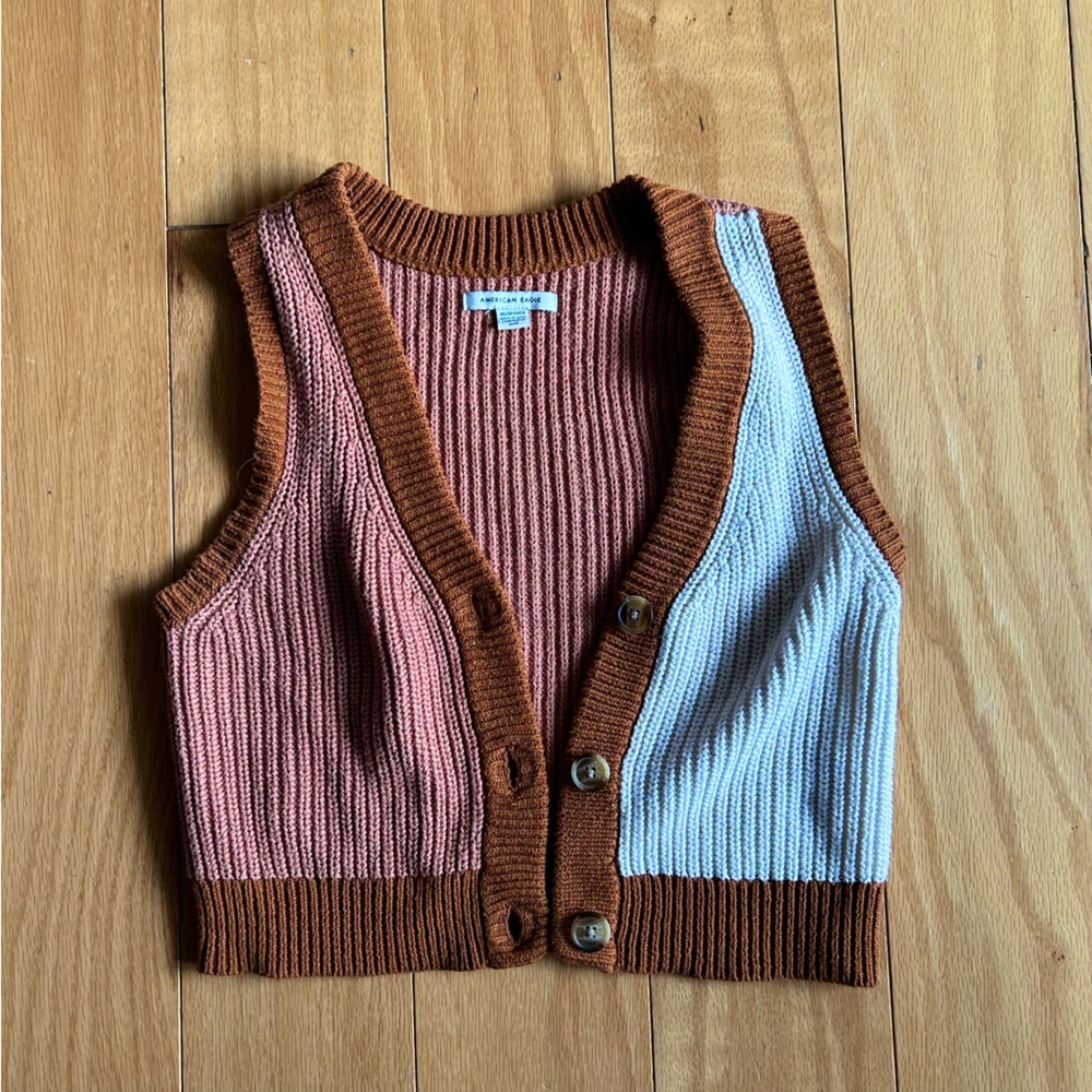 American Eagle Salmon and Cream Crop Knit V Button-Down Vest (XS)
